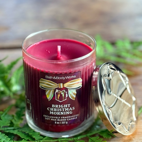 Bath & Body Works Red Bright Christmas Morning Candle - Picture 2 of 4